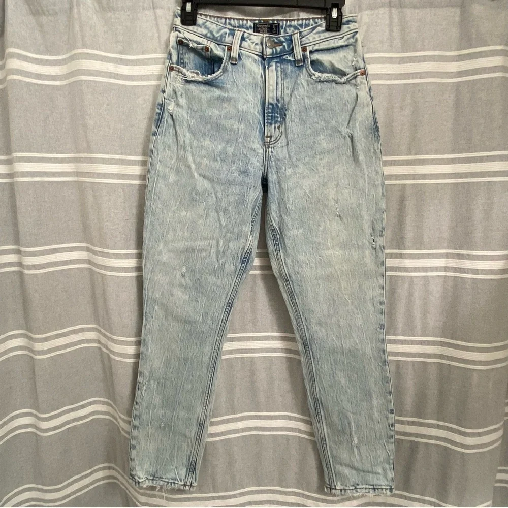 ABERCROMBIE & FITCH / Curve Love High Rise Mom Jean Acid Washed Size 27/4R